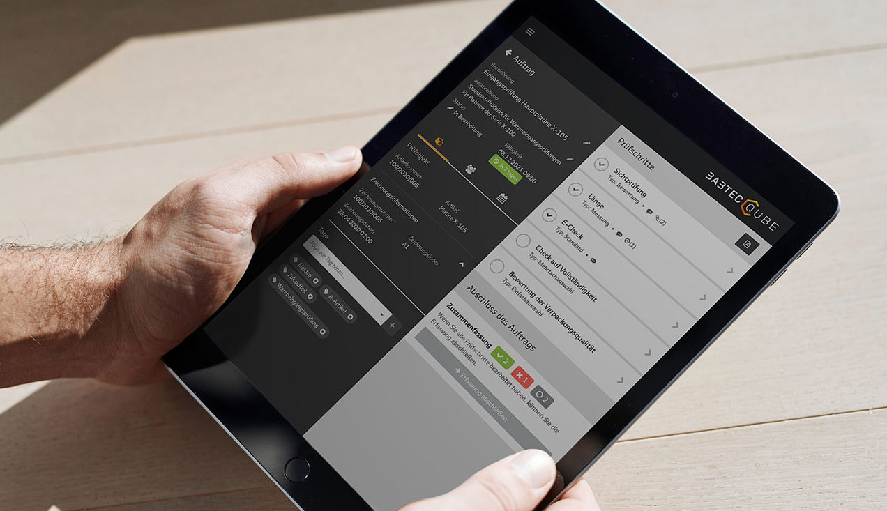 Tablet, darauf Service "Warenprüfungen & Checklisten"