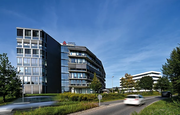 Unser neues Babtec-Büro ist im Competence Center direkt am Friedrichshafener Flughafen zu finden. Gebäude Competence Center in Friedrichshafen