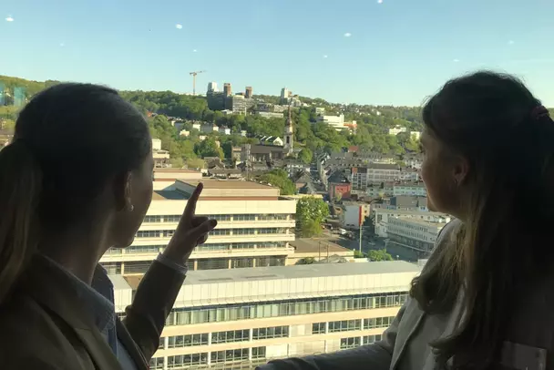 Praxis meets Campus mit einem tollen Blick auf die Bergische Universität Wuppertal Praxis meets Campus mit einem tollen Blick auf die Bergische Universität Wuppertal