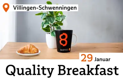 Einladung Quality Breakfast Villingen-Schwenningen Tisch mit Croissant, Kaffebecher und Pflanze