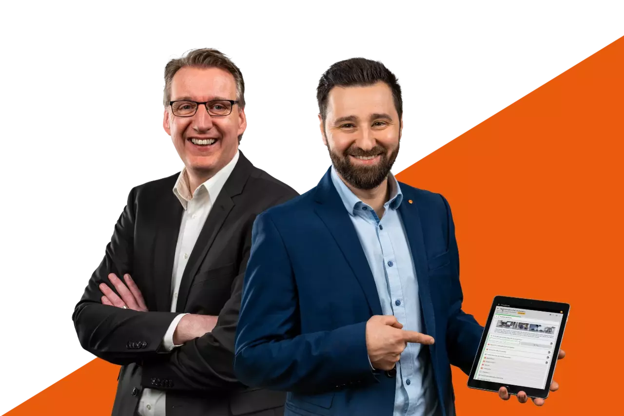 Videos von Babtec Babtec-Mitarbeiter mit Tablet in der Hand