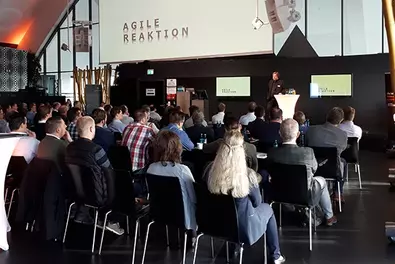 Q.Event West im Dortmunder U Menschen die im Veranstaltungsraum des Q.Event West im Dortmunder U sitzen