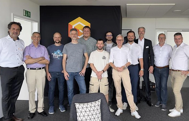 Das neue Team freut sich zusammen mit unseren Führungskräften und dem Top-Management auf eine produktive Arbeit am Standort Friedrichshafen! Gruppenbild von Babtec-Teammitgliedern inklusive Geschäftsführer Michael Flunkert.