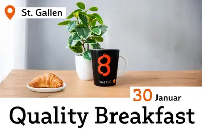 Einladung Quality Breakfast Schweiz Tisch mit Croissant, Kaffebecher und Pflanze