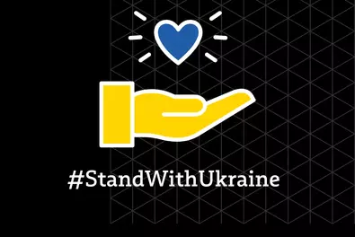 #standwithukraine Ukraine-Spendenaktion von Babtec Eine gelbe Hand hält ein blaues Herz, darunter der Hashtag #standwithukraine