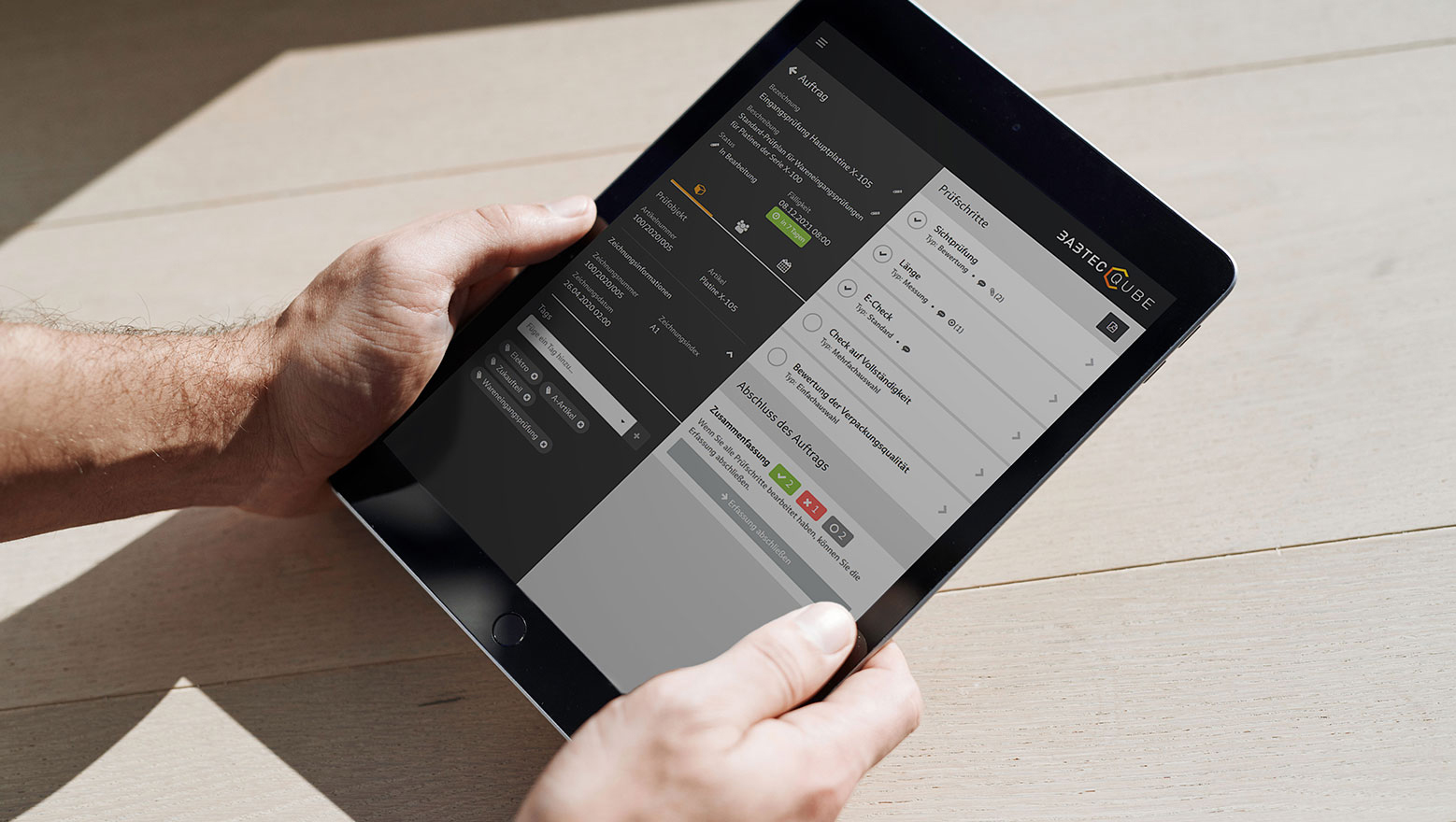 Tablet, darauf Service "Warenprüfungen & Checklisten"